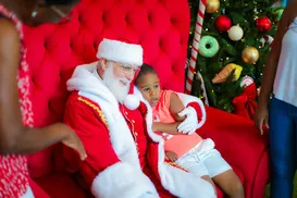 Papai Noel inclusivo encanta crianças autistas em Salvador - Imagem