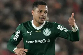 Postagem homofóbica pode tirar Vitor Roque de Palmeiras x Vitória - Imagem