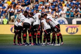 Vitória renova contrato de peça chave da permanência na Série A; saiba - Imagem