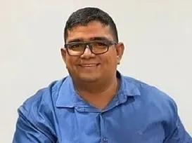 Prefeito de Seabra é denunciado por promoção pessoal com cores em campanha - Imagem