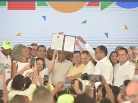 Parceria entre governos garante mais apoio e reforço a ambulantes no Carnaval de Salvador - Imagem