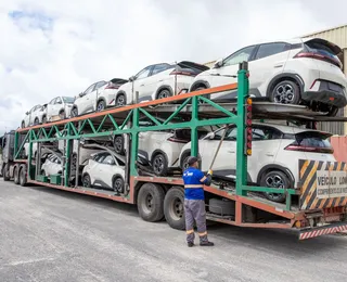BYD faz o primeiro carregamento de veículos montados em Camaçari