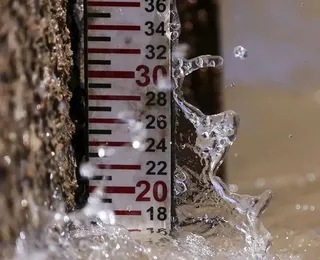 Temperatura do banho pode afetar o coração? Entenda recomendação