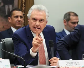 Caiado detona Flávio Bolsonaro: "Não tem vivência nem experiência"