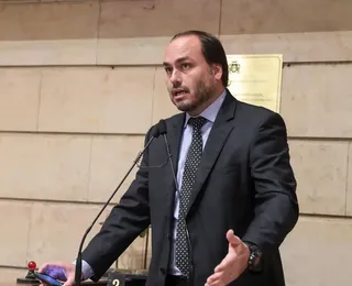 Carlos Bolsonaro racha PL em SC ao anunciar candidatura ao Senado