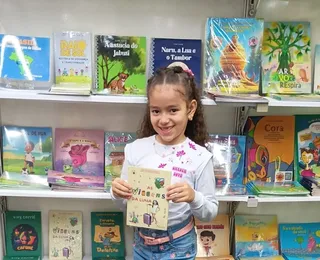 Conheça a história da escritora mirim que transforma viagens em histórias