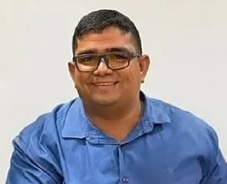 Prefeito de Seabra é denunciado por promoção pessoal com cores em campanha