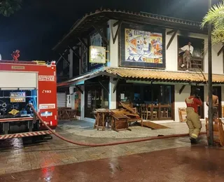 Criança de 3 anos morre em incêndio em bar na Praia do Forte; veja vídeo
