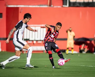 Dolorido! Vitória sofre gol com um a mais e perde para o Corinthians