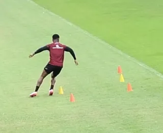 Em recuperação, atleta do Vitória publica vídeo em treino: "Voltando"