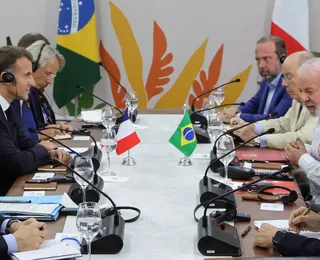 Entre Promessas Globais e Contradições Locais