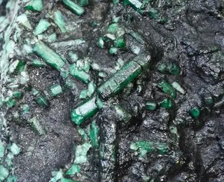 Esmeralda de R$ 2 bi encontrada na Bahia é protegida em bunker