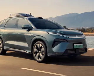 Estaciona sozinho e evita colisão: BYD com drone vem para o Brasil