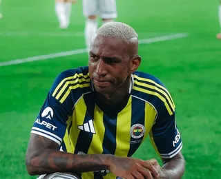 Ex-Bahia vive noite mágica e "faz chover" com dois golaços na Turquia