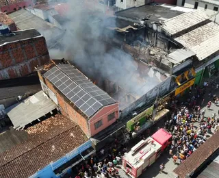 Fogo destrói lojas e mobiliza moradores e bombeiros em cidade baiana