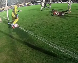 Foi gol? Lance que poderia gerar empate do Vitória causa polêmica
