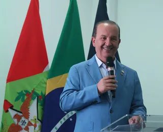 Governador bolsonarista choca ao anunciar passaporte estadual