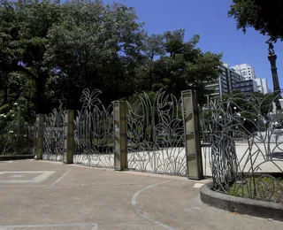 Homem é esfaqueado pela namorada em condomínio no Campo Grande