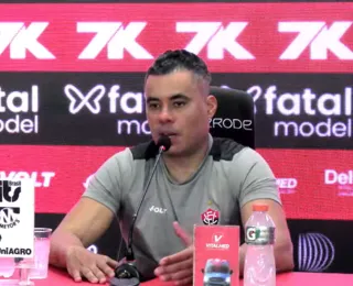 Jair Ventura lamenta "milagre" de goleiro do Corinthians e vê Vitória superior