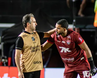 Léo Condé exalta jogador do Vitória após reencontro: "Faz milagre"