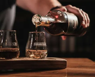 Metanol nas bebidas: aprenda como identificar marcas autênticas