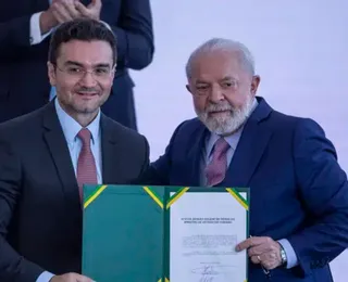 Celso Sabino desafia partido e anuncia permanência no governo Lula