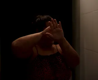Adotada aos 6 anos, mulher é criada como escrava por casal em Salvador