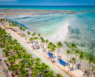 Paraíso brasileiro tem praias infinitas e mar quente o ano inteiro