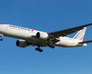Passageiros ficam presos em avião na França com destino a Salvador