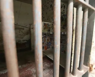 Policial é investigado por fazer sexo com 5 presos em cela de delegacia