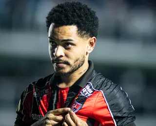 Provocou? Matheuzinho encerra jejum e 'imita' Neymar em comemoração
