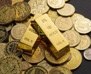 Ouro tem maior alta em 46 anos e renova recorde histórico em 2025