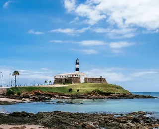 Veja quanto custa viajar para Salvador com a família no verão
