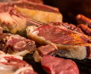 Esqueça a picanha! Essa carne barata é perfeita para seu churrasco