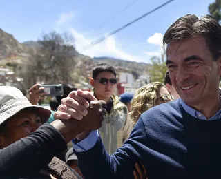Senador de centro-direita Rodrigo Paz é eleito presidente da Bolívia