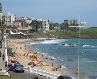 Urgente: corpo é encontrado boiando em praia de Salvador