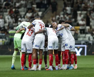 VAR alega “escorregão” em lance que geraria expulsão a favor do Bahia