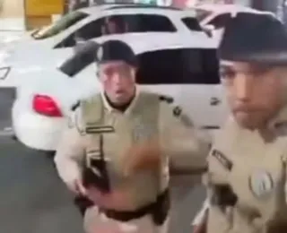VÍDEO: PM dá tapa no rosto de homem durante manifestação em Salvador