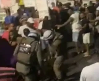VÍDEO: Soldado do Exército é agredido por PMs em festa de Salvador