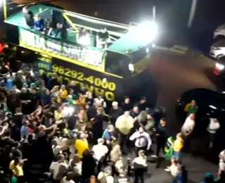 Após fala de pastor, vigília para Bolsonaro termina em confusão; vídeo