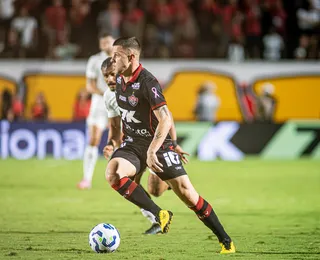 Vitória vence Ceará e volta a respirar na luta contra o rebaixamento