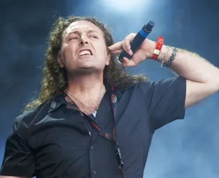 Vocalista do Angra anuncia saída após mais de uma década