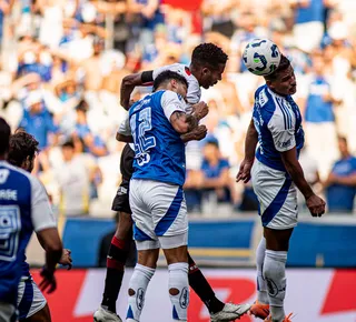 Vitória perde para o Cruzeiro e desperdiça chance de deixar zona - Imagem