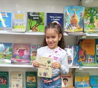 Conheça a história da escritora mirim que transforma viagens em histórias - Imagem