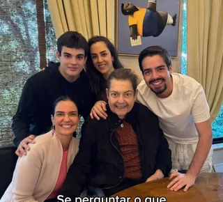 Faustão reaparece irreconhecível em fotos com os filhos; veja - Imagem