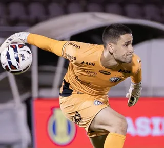 Goleiro do Bahia vive drama e pode amargar rebaixamento à Série C - Imagem