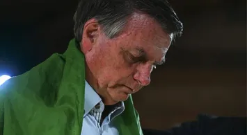 PL suspende salário de mais de R$ 30 mil a Bolsonaro - Imagem