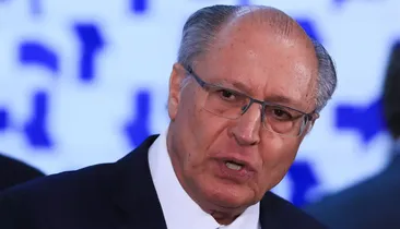Alckmin critica tarifa dos EUA e diz que Brasil manterá negociações