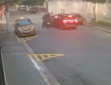 Advogado é morto dentro de carro blindado por causa de janela aberta - Imagem