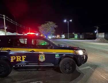 Acidente com morte trava trânsito na BR-110 em São Sebastião do Passé - Imagem